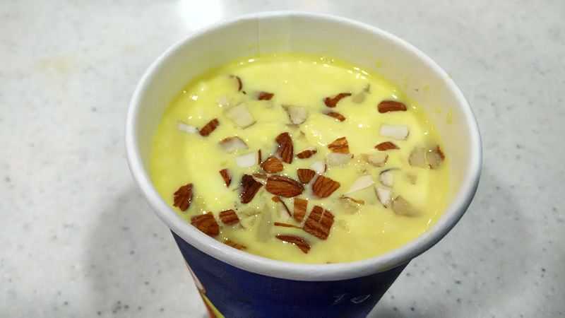 800px-A_cup_of_chilled_Badam_milk_20200102182928