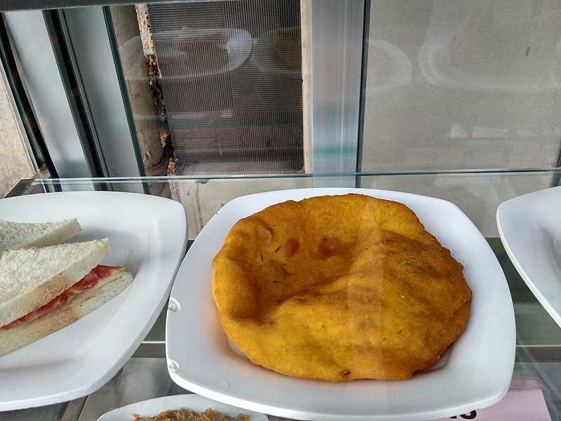 800px-Buns_a_breakfast_delicacy_of_Mangalore_and_Coastal_Karnataka_at_Goa_20210215112955